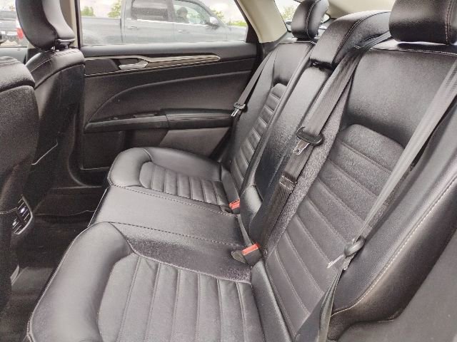 Used 2017 Ford Fusion SE w/ Fusion SE Technology Package AWD/4WD image 10