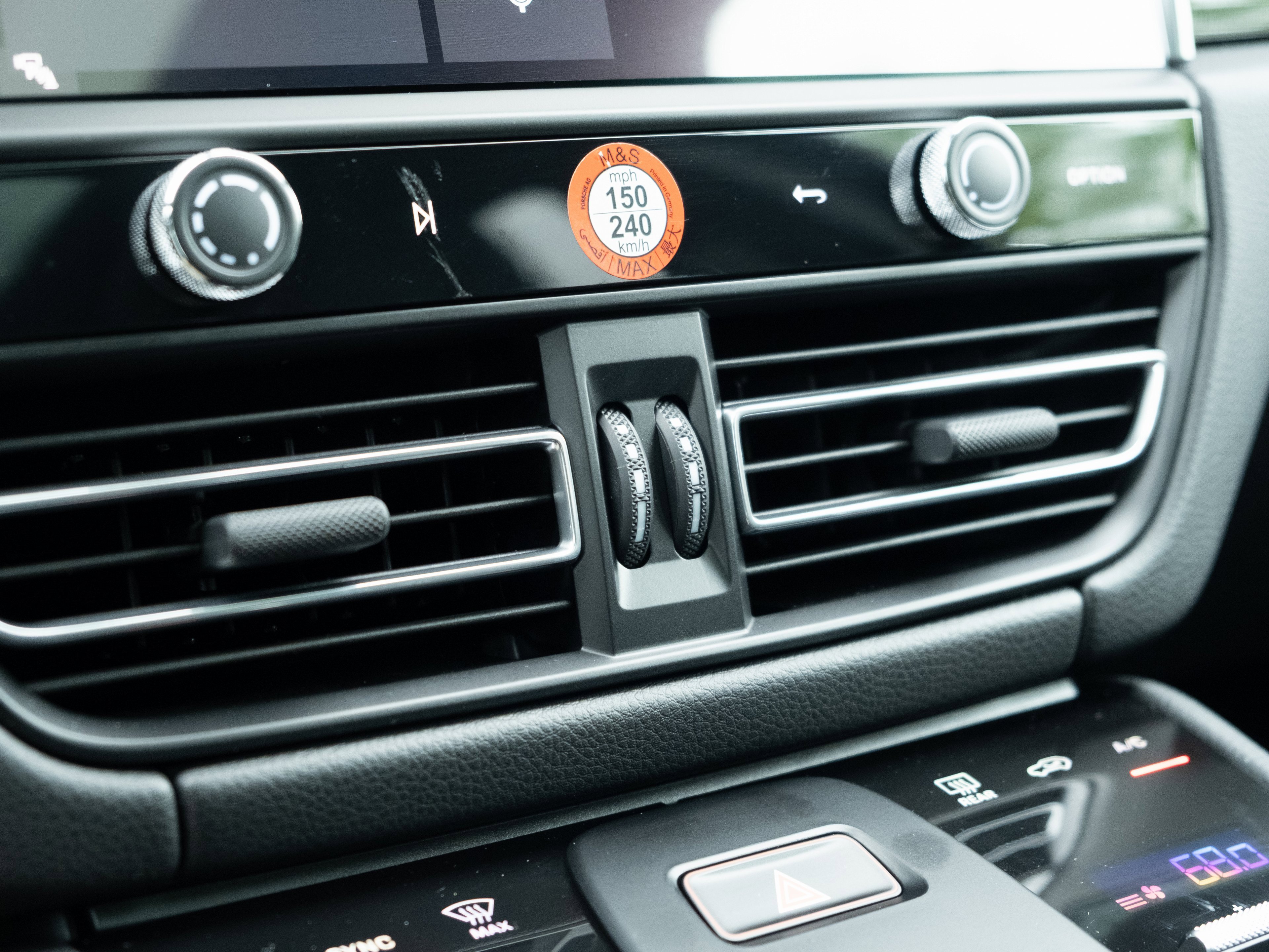 Certified 2025 Porsche Macan image 23