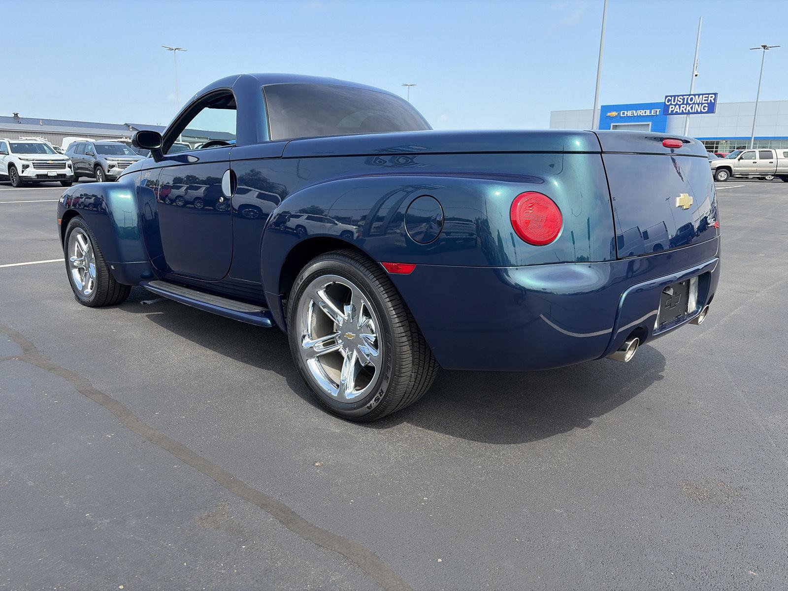 Used 2006 Chevrolet SSR w/ Preferred Equipment Group RWD image 5