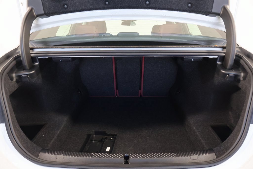 Used 2025 BMW 530i w/ Premium Package RWD image 13