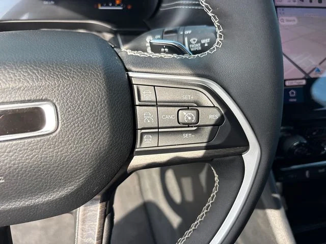 Used 2023 Jeep Grand Cherokee Limited AWD/4WD image 20