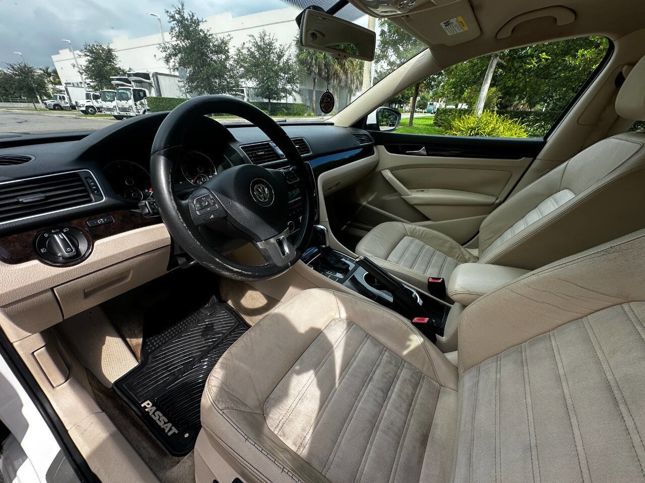 Used 2014 Volkswagen Passat 1.8T SEL Premium image 9