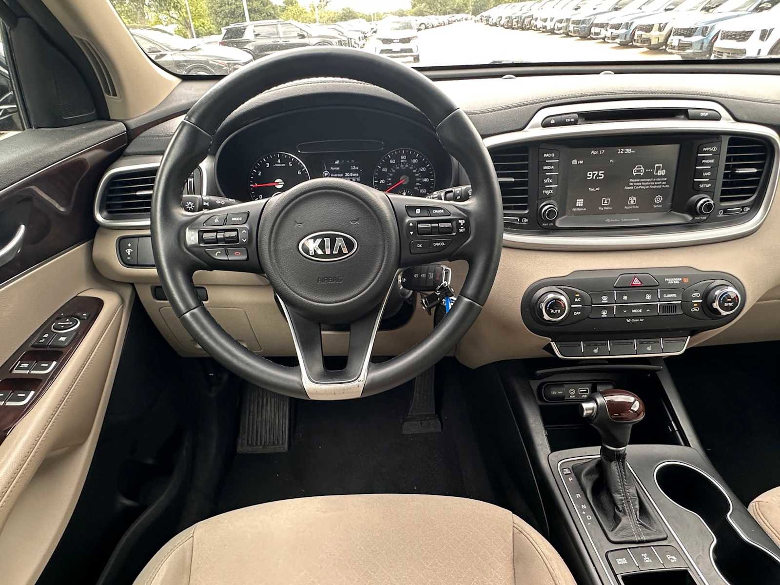 Used 2017 Kia Sorento LX w/ LX Convenience Package image 23