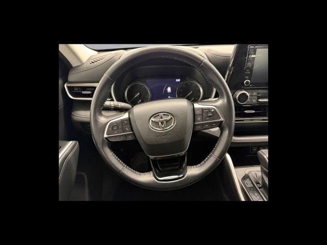Used 2021 Toyota Highlander XLE AWD/4WD image 14