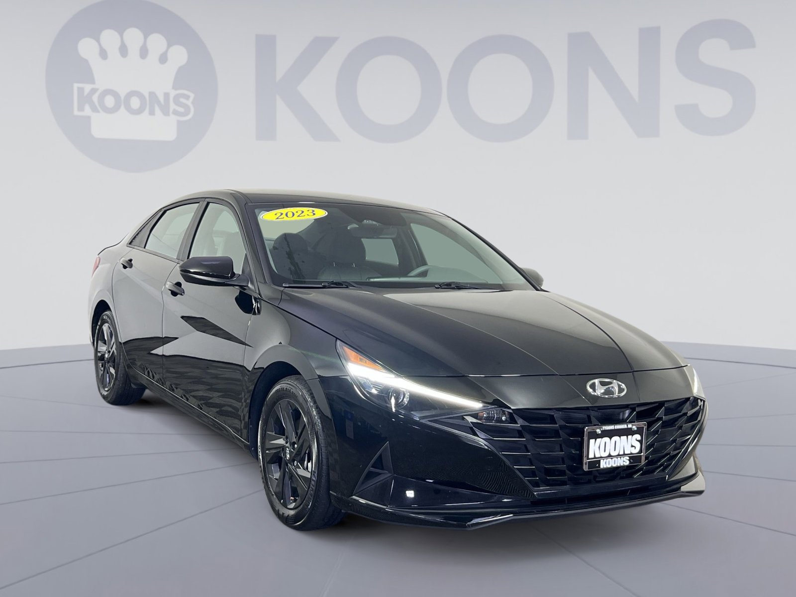 Used 2023 Hyundai Elantra Blue w/ Preferred Accessory Package FWD image 10