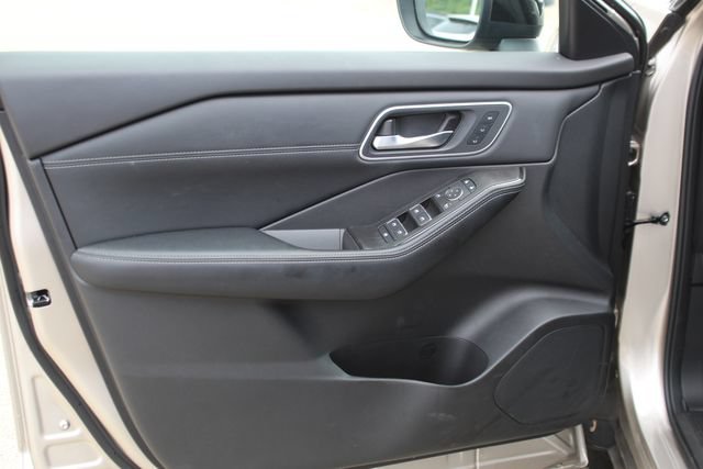 Used 2026 Nissan Rogue Platinum w/ Platinum Premium Package AWD/4WD image 10