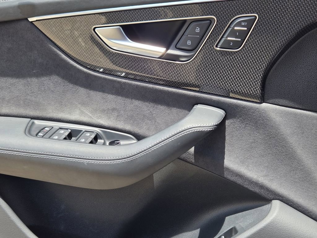 Used 2023 Audi SQ8 Prestige AWD/4WD image 28