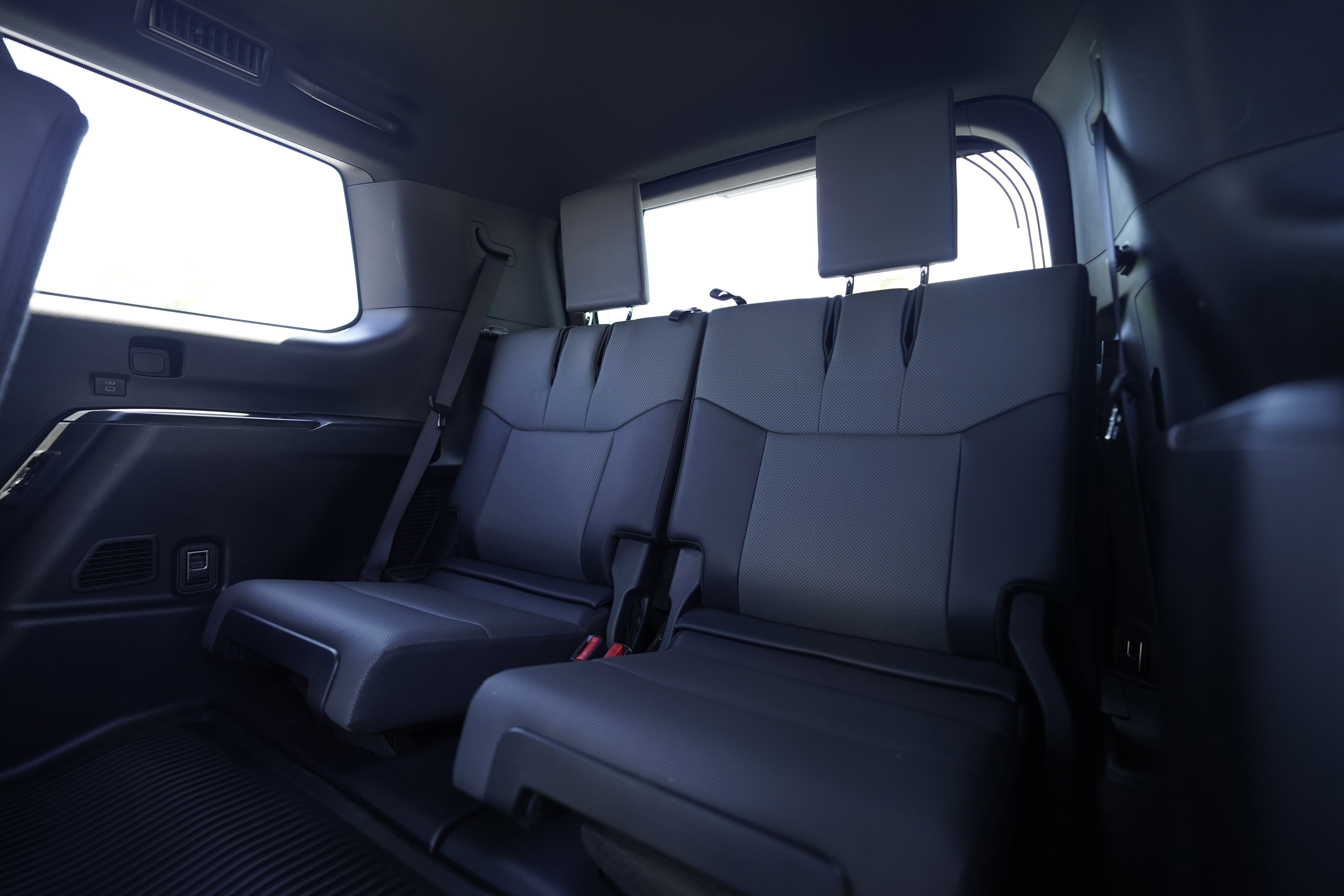 Used 2025 Lexus GX 550 w/ Accessory Package (2T) AWD/4WD image 12