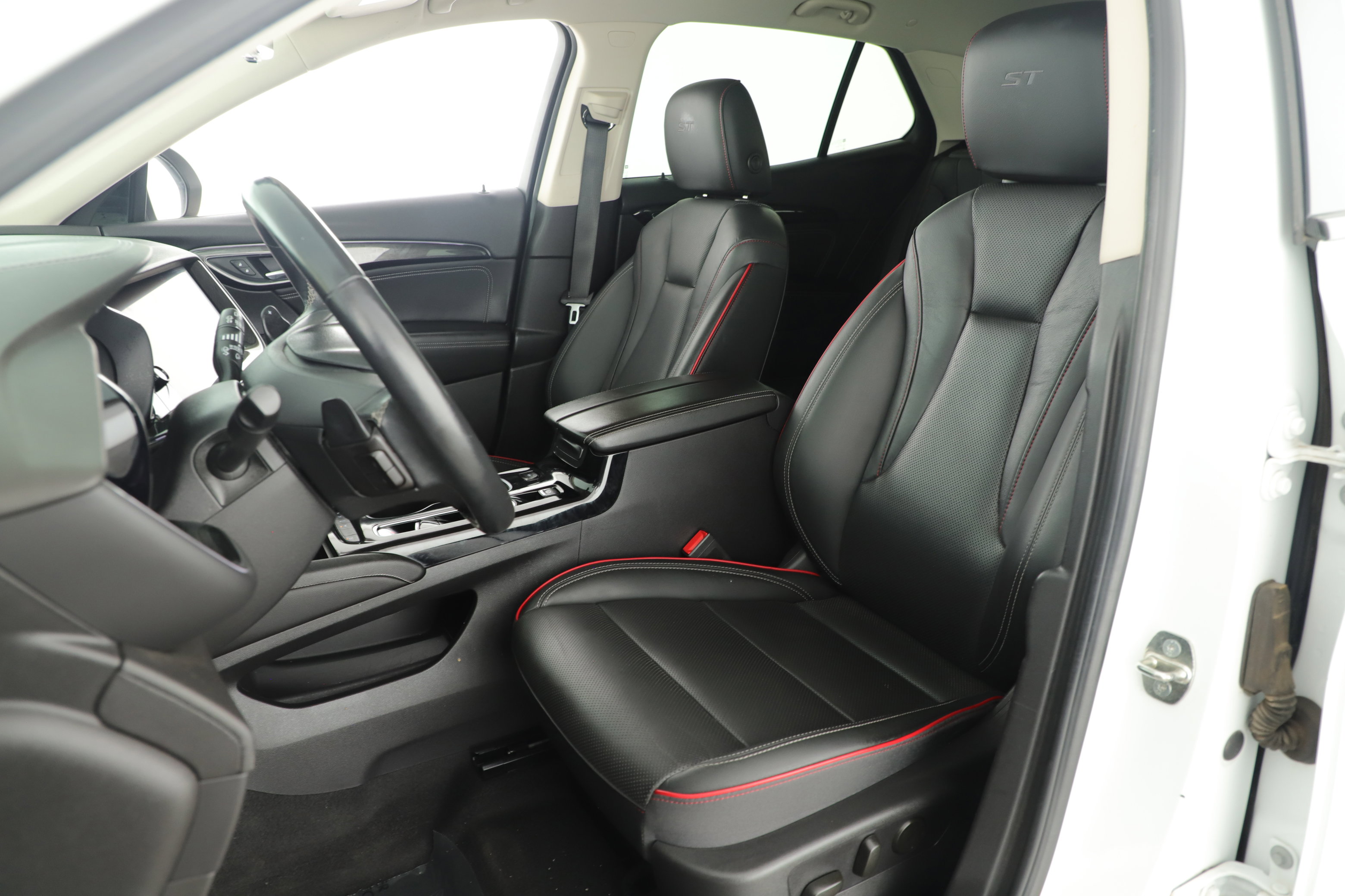 Used 2022 Buick Envision Essence w/ Technology Package II image 7