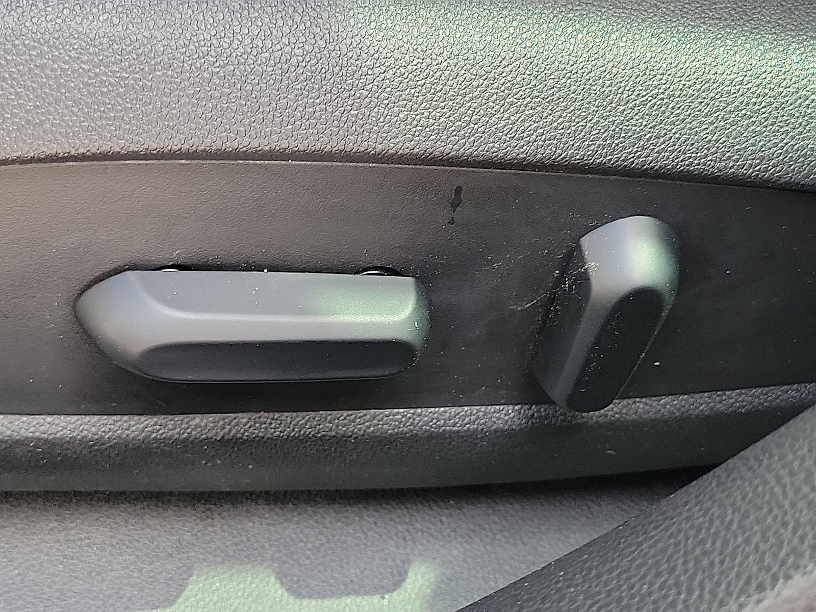 Used 2019 Chevrolet Cruze LT w/ Convenience Package FWD image 13