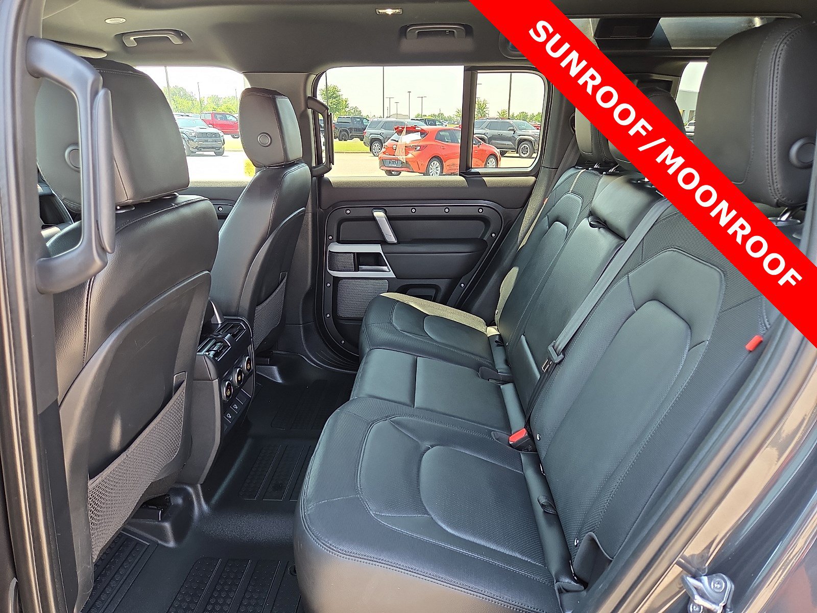 Used 2024 Land Rover Defender 110 X-Dynamic SE AWD/4WD image 10