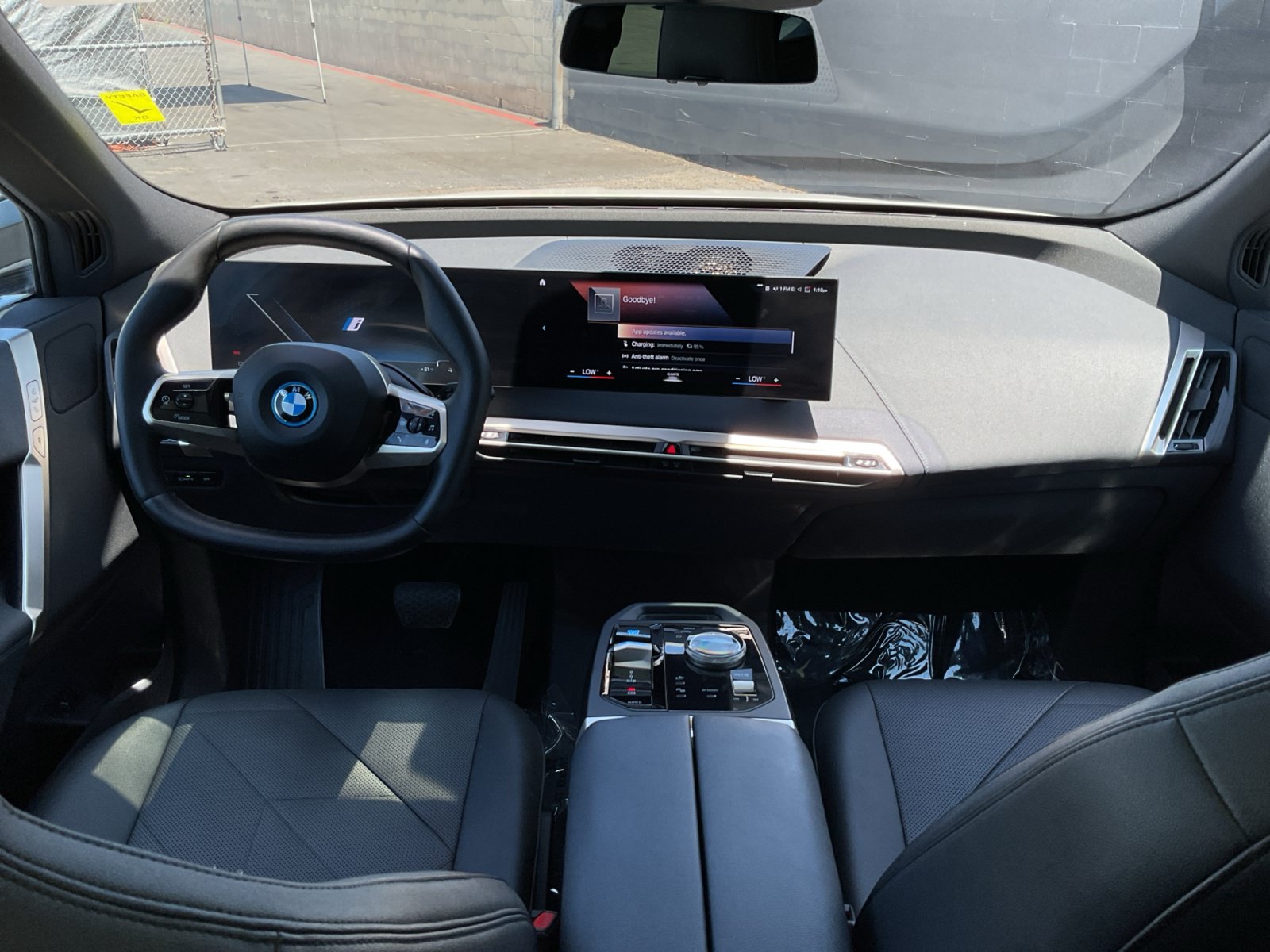 Used 2023 BMW iX xDrive50 w/ Sport Package AWD/4WD image 17