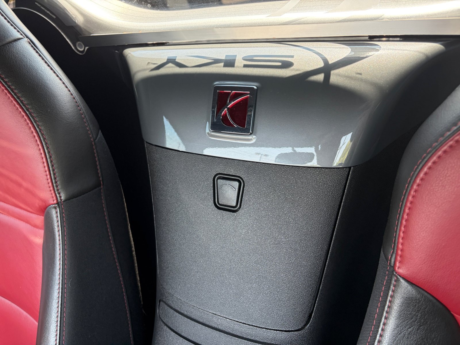 Used 2009 Saturn Sky Red Line RWD image 32