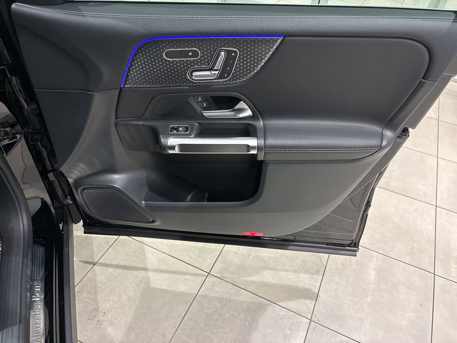 Used 2025 Mercedes-Benz GLB 250 4MATIC image 18