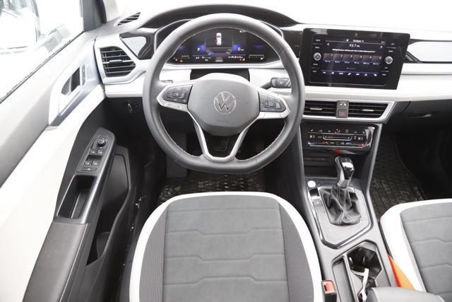 Used 2025 Volkswagen Taos SE w/ Black Wheel Package FWD image 16