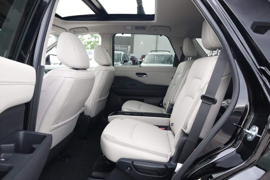 New 2026 Nissan Pathfinder SL w/ SL Premium Package AWD/4WD image 23