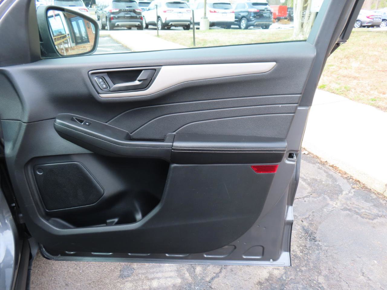 Used 2022 Ford Escape SE w/ SE Sport Appearance Package FWD image 23