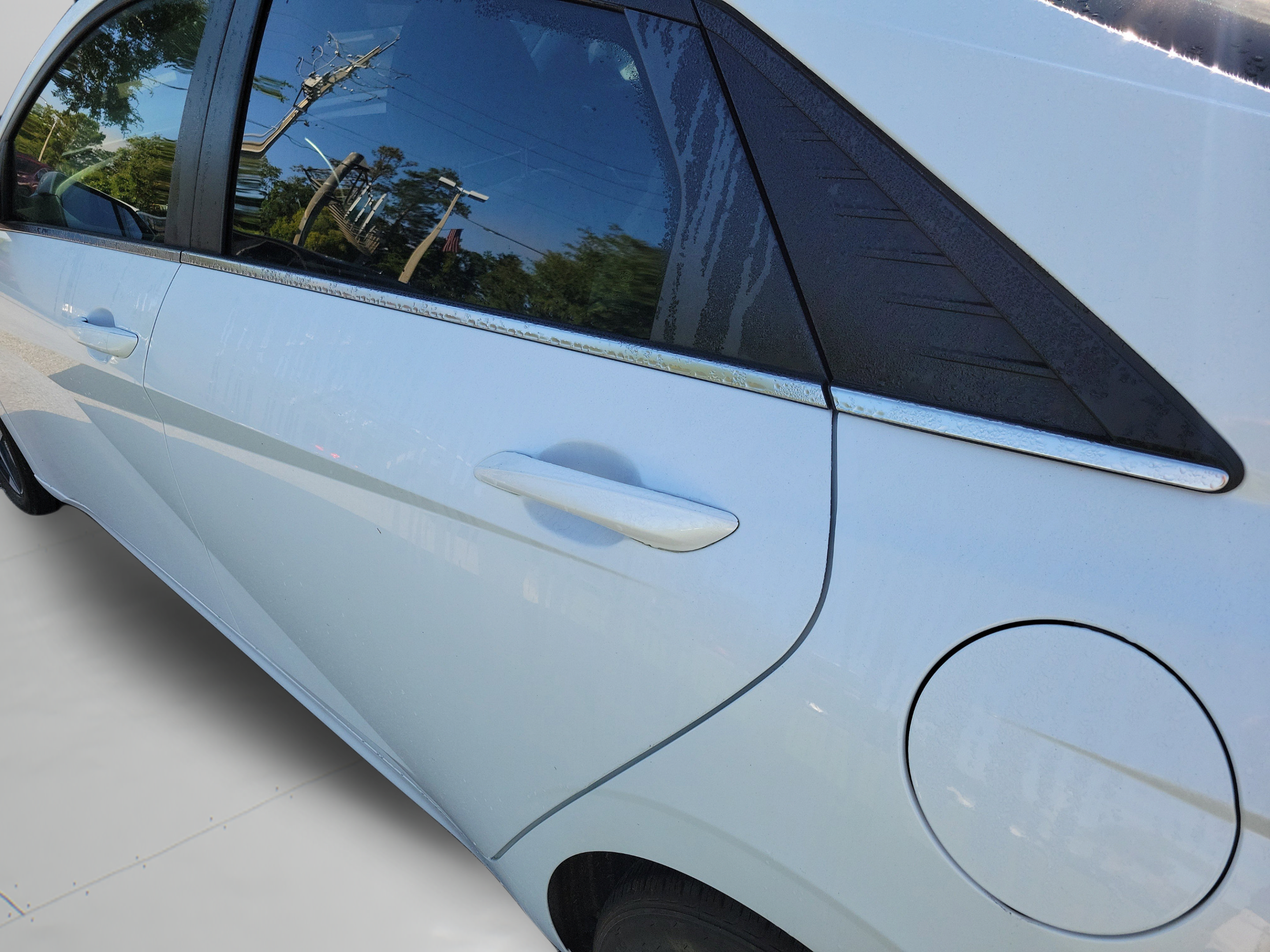 Used 2022 Hyundai Elantra Limited FWD image 25