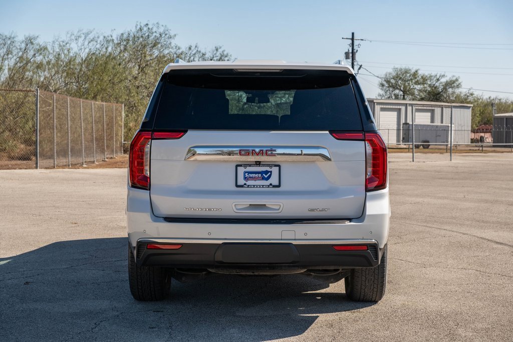 Used 2023 GMC Yukon XL SLT w/ SLT Premium Package image 6