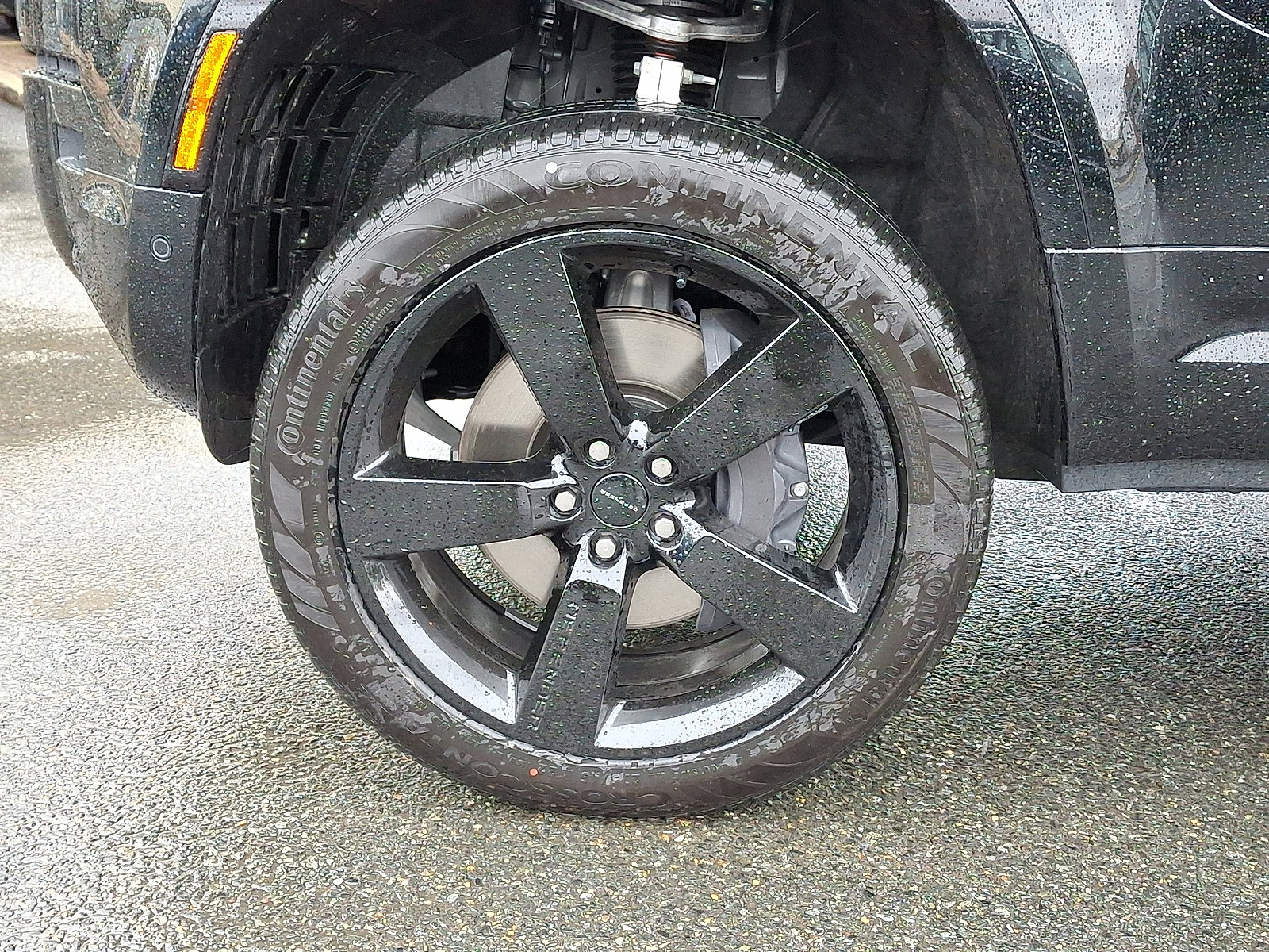 New 2026 Land Rover Defender 110 X-Dynamic SE image 2