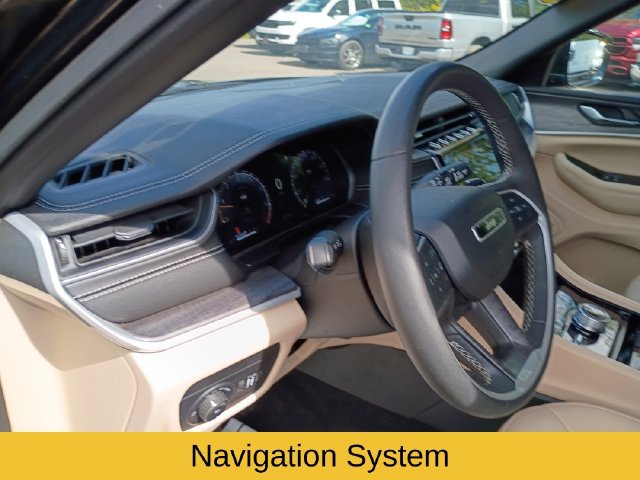 Used 2023 Jeep Grand Cherokee L Limited AWD/4WD image 11