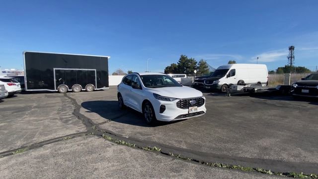 Used 2023 Ford Escape ST-Line FWD image 2