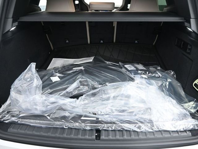 New 2026 BMW iX xDrive60 image 19