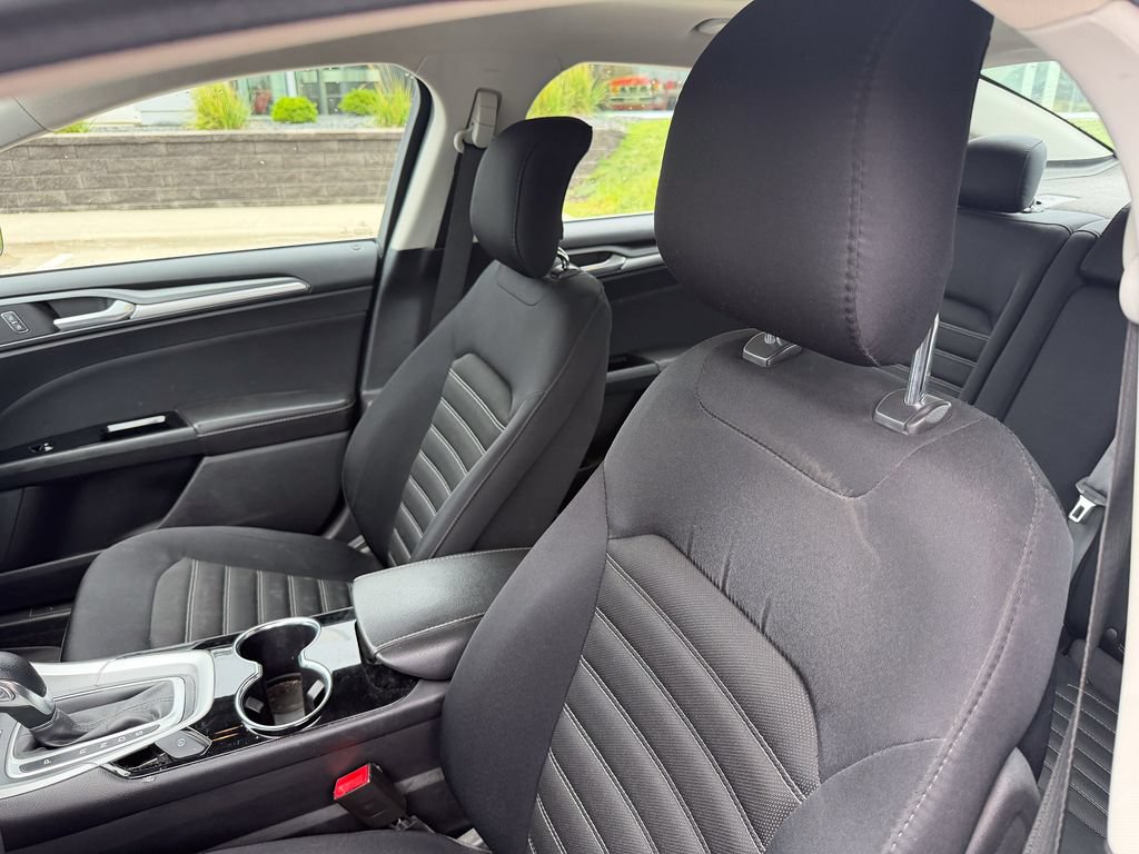 Used 2015 Ford Fusion SE FWD image 10