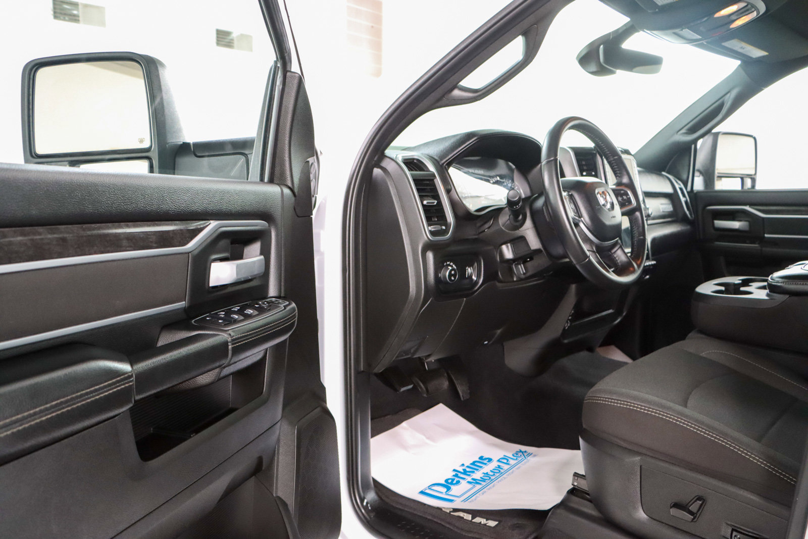 Used 2024 RAM 2500 Big Horn w/ Sport Appearance Package image 3