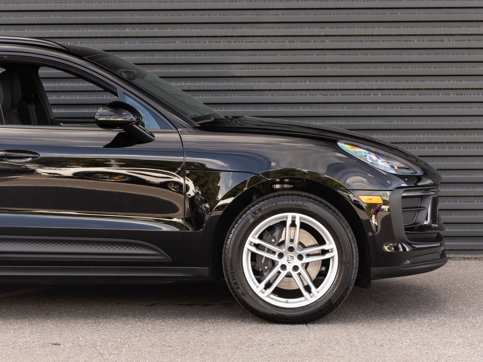 Certified 2025 Porsche Macan image 9