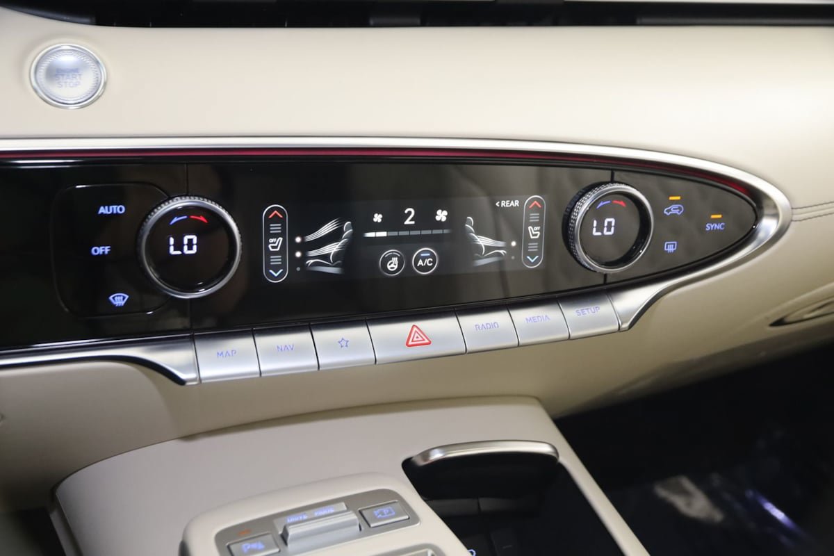 Used 2023 Genesis GV70 3.5T Sport w/ Sport Prestige Package AWD/4WD image 32
