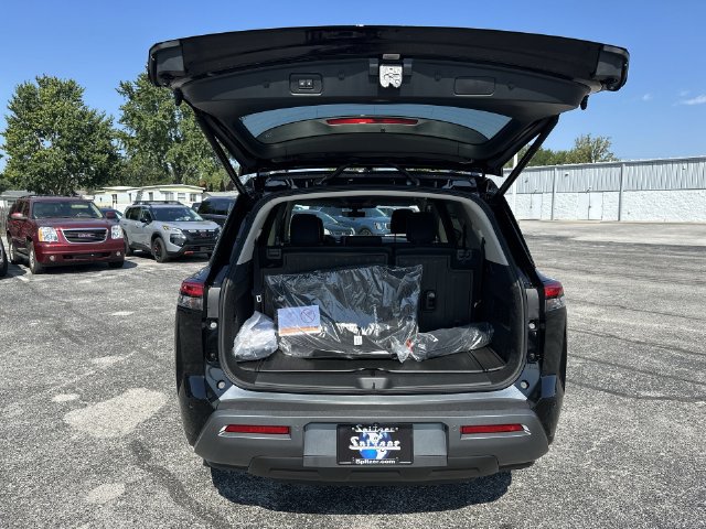 New 2026 Nissan Pathfinder SL w/ Cargo Package AWD/4WD image 22