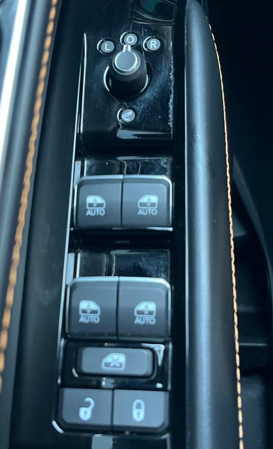 Certified 2022 Jeep Grand Wagoneer Series III w/ Rear Seat Video Group 1 AWD/4WD image 9