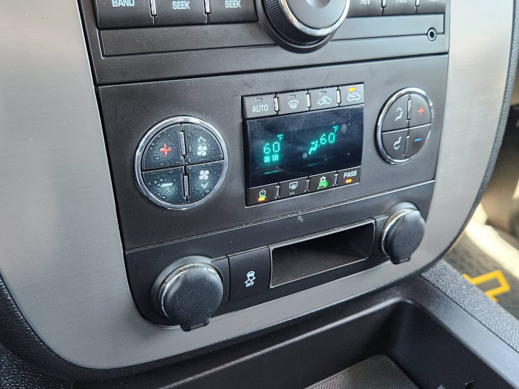 Used 2013 Chevrolet Silverado 1500 LTZ AWD/4WD image 21