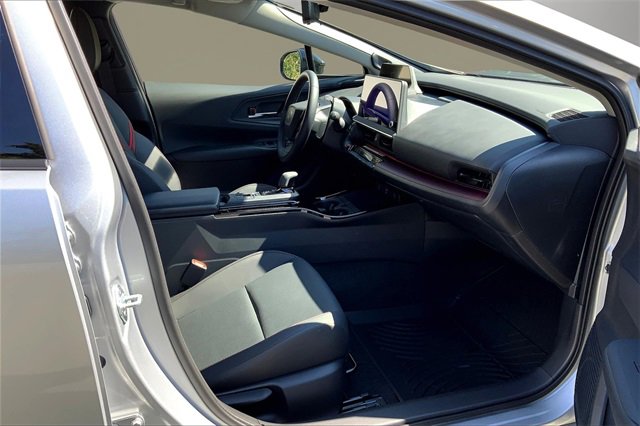 Used 2025 Toyota Prius Plug-In Hybrid image 7