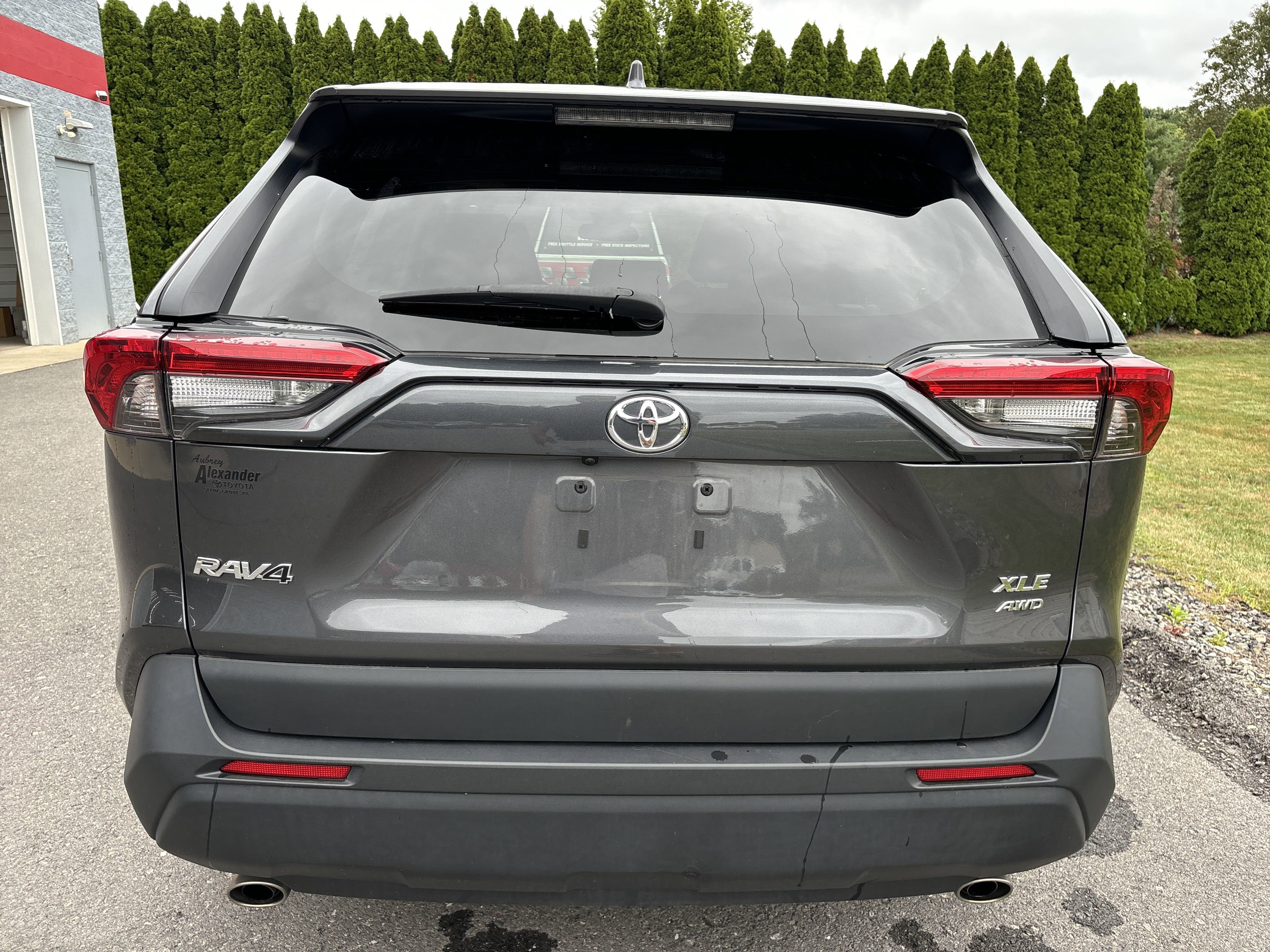 Used 2023 Toyota RAV4 XLE image 4