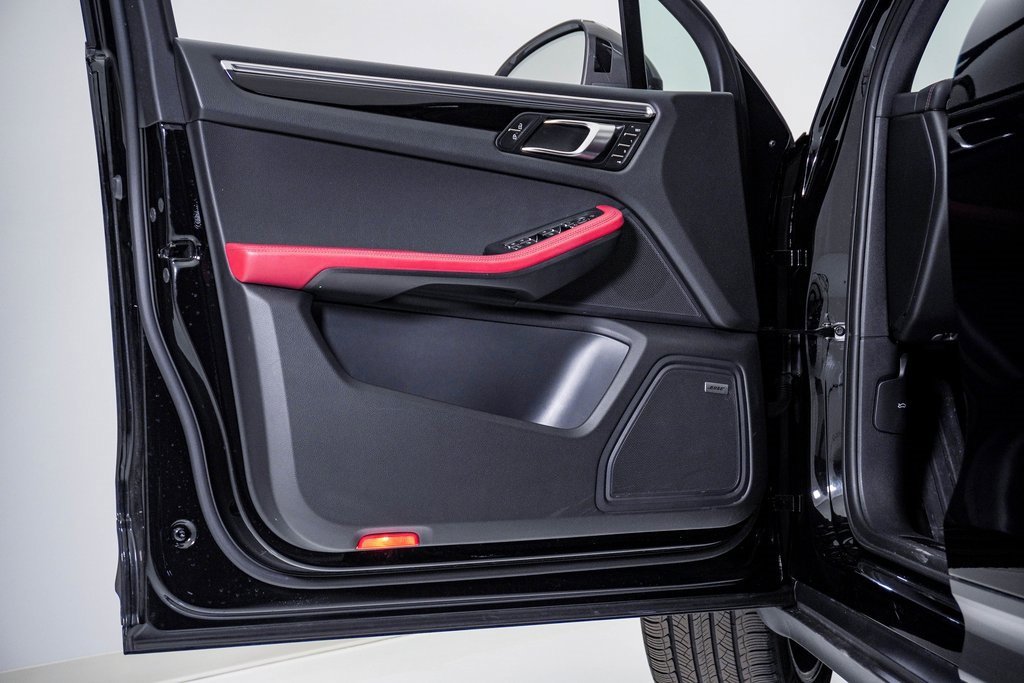 Certified 2023 Porsche Macan Turbo image 25