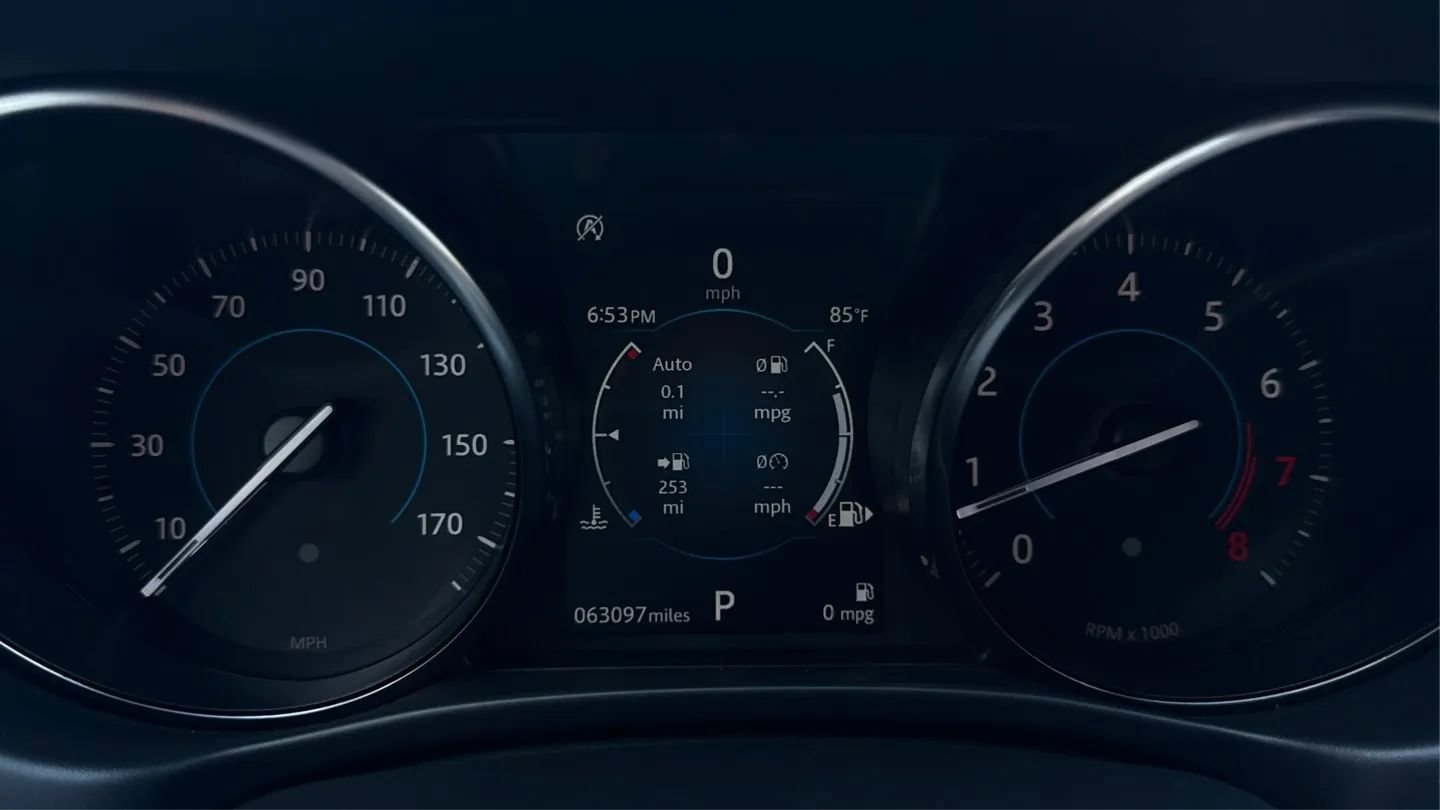 Used 2019 Jaguar XE Premium RWD image 10