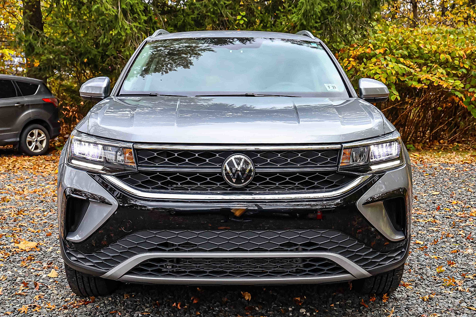 Used 2024 Volkswagen Taos SE image 2