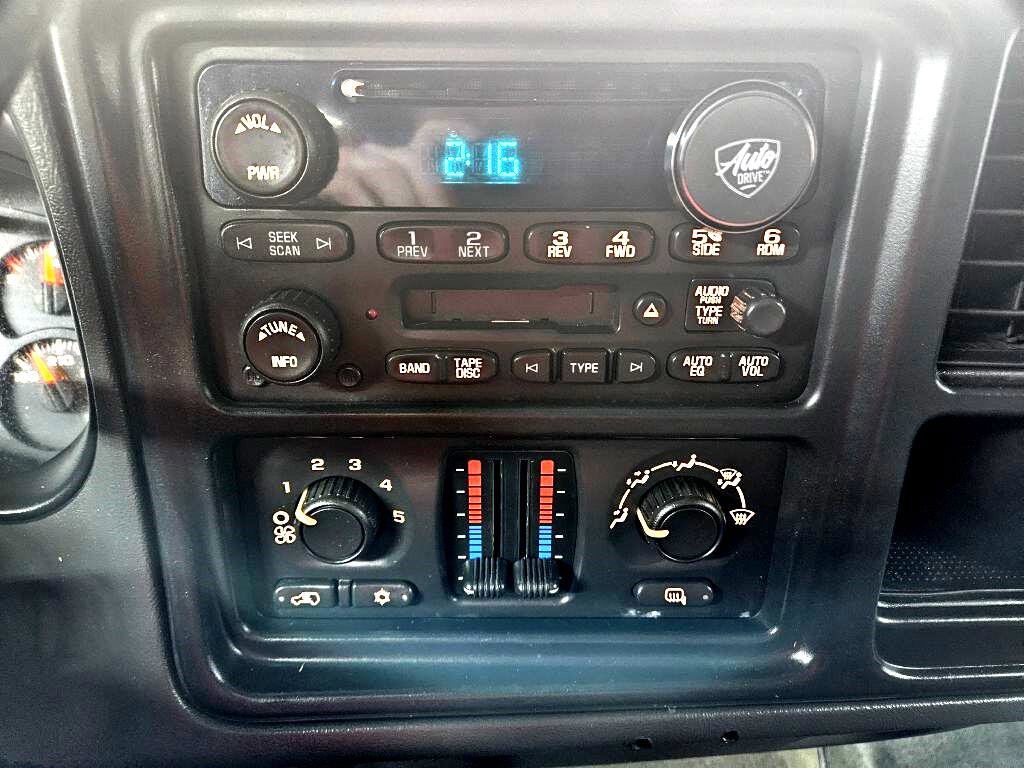 Used 2005 Chevrolet Silverado 1500 4x4 Extended Cab w/ Light Duty Power Package image 21