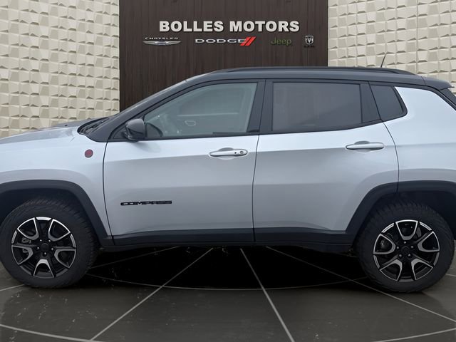 Certified 2025 Jeep Compass Trailhawk w/ Trailhawk Elite Group image 8