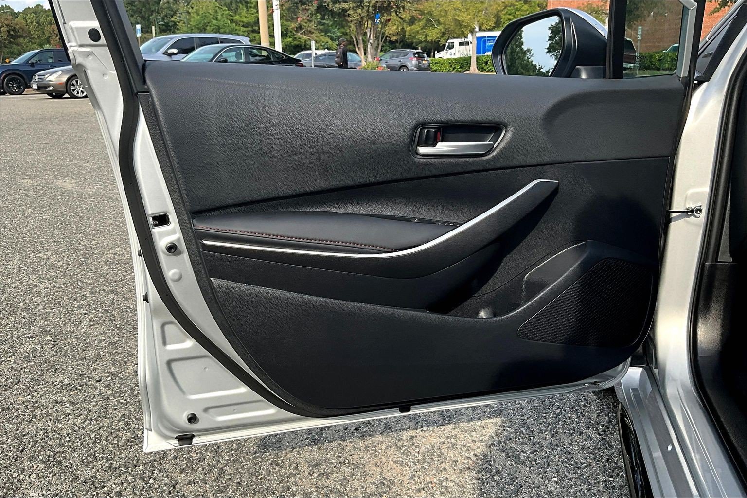 Used 2025 Toyota Corolla SE FWD image 17