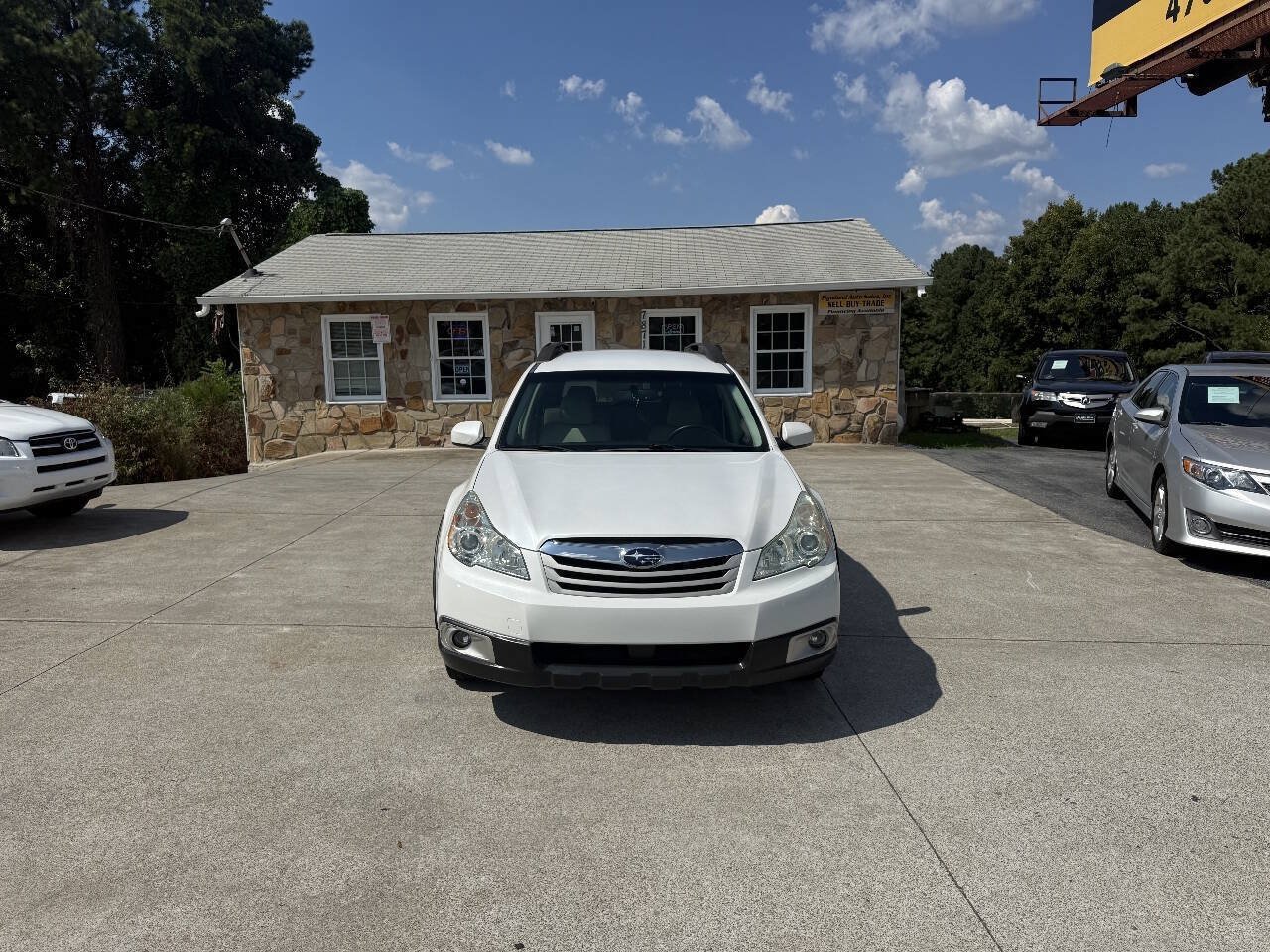 Used 2010 Subaru Outback 2.5i Premium AWD/4WD image 2