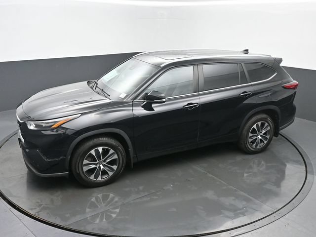Used 2023 Toyota Highlander XLE AWD/4WD image 41