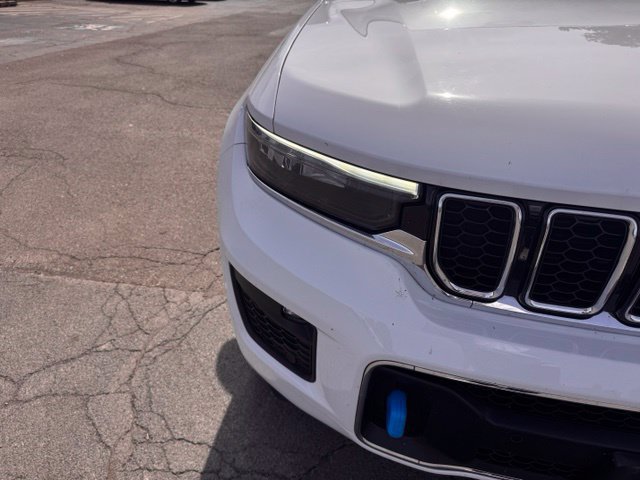 Used 2023 Jeep Grand Cherokee Overland w/ Luxury Tech Group IV AWD/4WD image 10