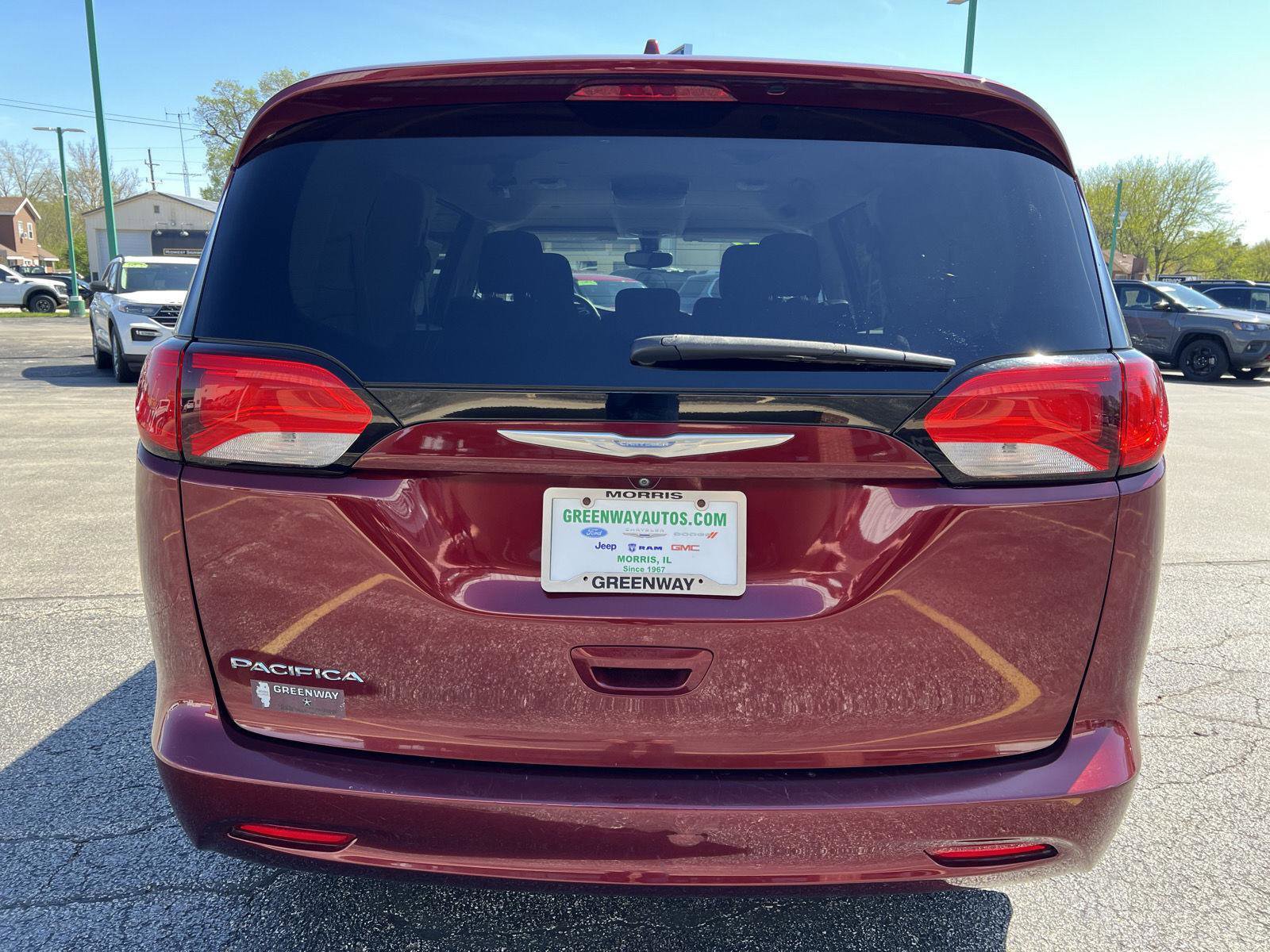 Used 2017 Chrysler Pacifica Touring image 5