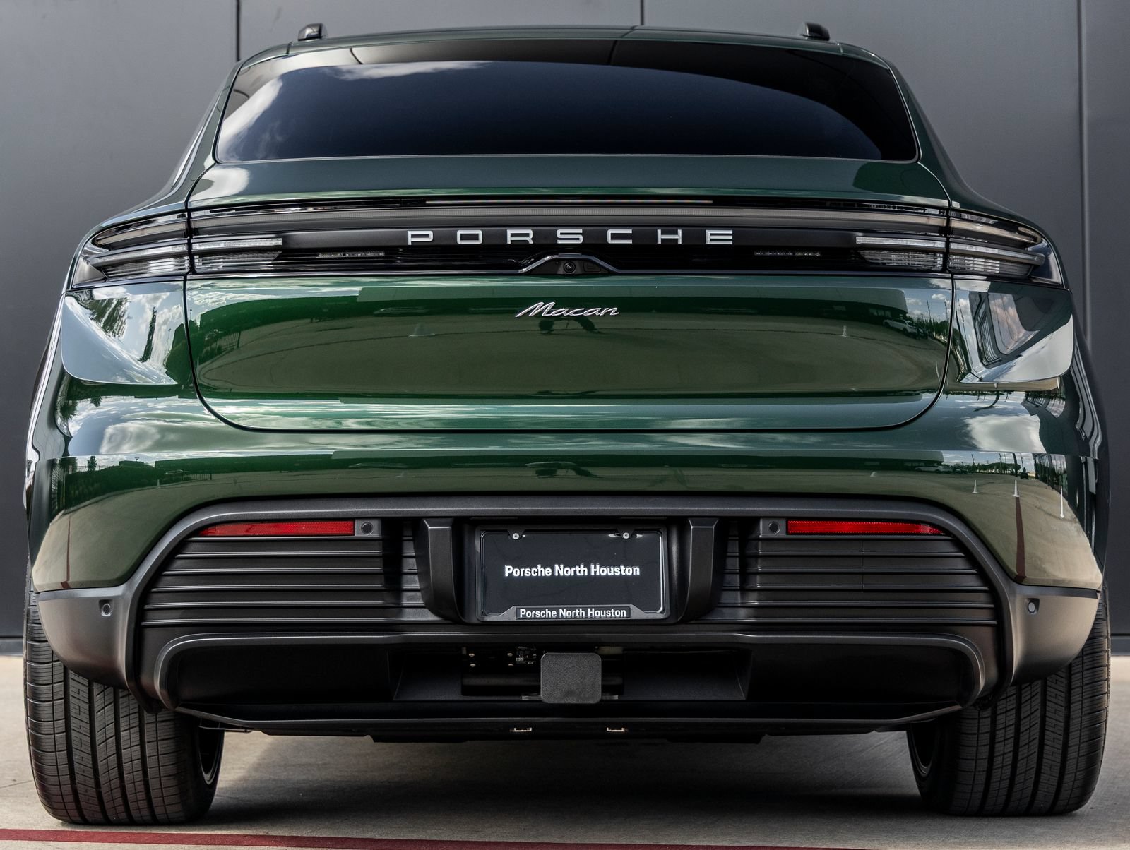 Certified 2025 Porsche Macan Electric RWD image 10