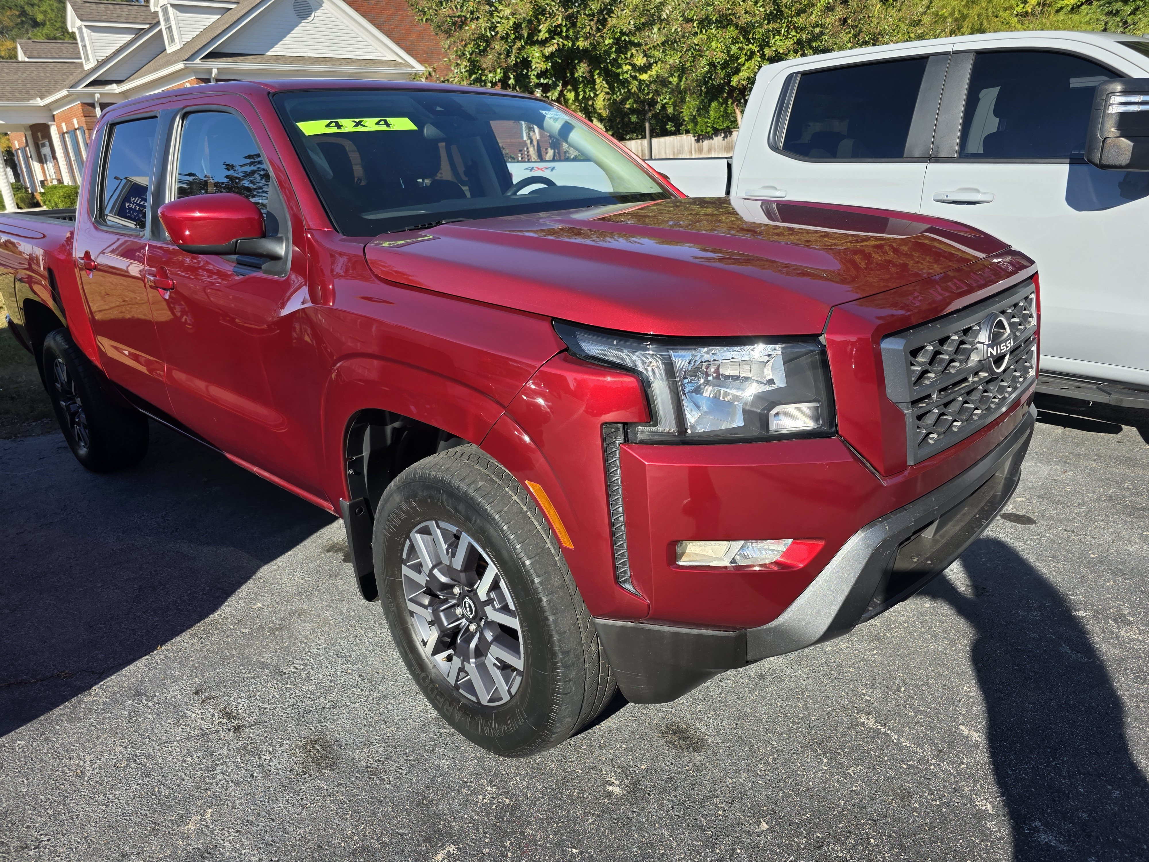 Used 2022 Nissan Frontier SV AWD/4WD image 3