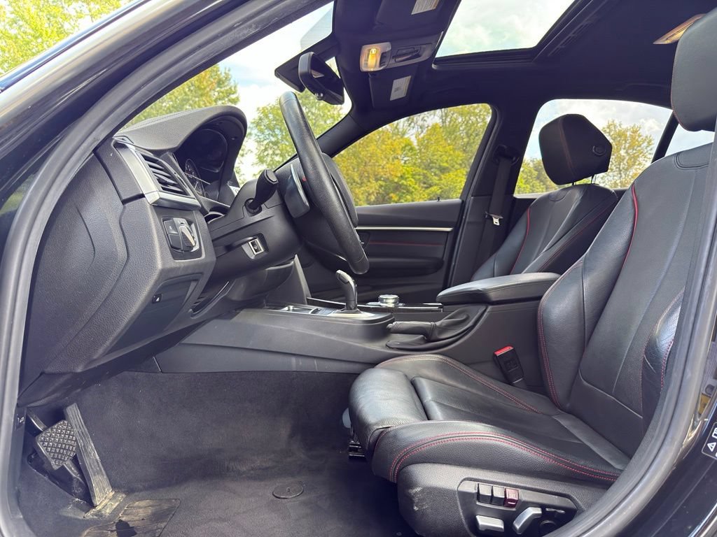 Used 2018 BMW 330i xDrive Sedan AWD/4WD image 2