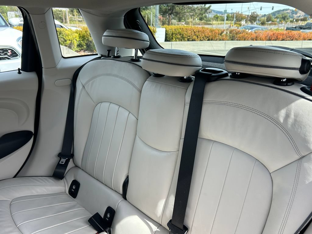 Used 2015 MINI Cooper 4-Door Hardtop FWD image 31